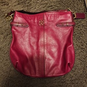 Authentic Coach Colette bag fuchsia color in natural leather with gold metal